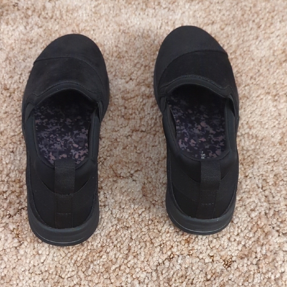 Cloudsteppers by Clarks Black Slip-On Sneakers - Picture 3 of 5